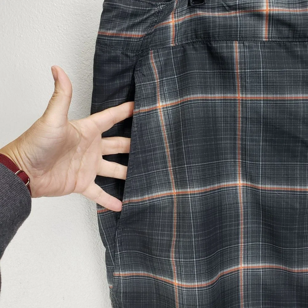 Columbia black/orange size 42 plaid short stretchy‎ swim Omni protection